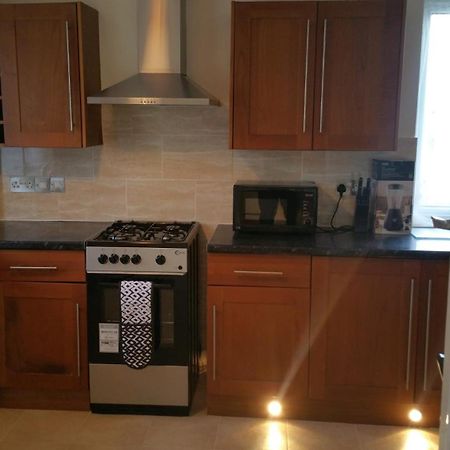 Elegant And Spacious 2 Bedroom Барнет Екстериор снимка
