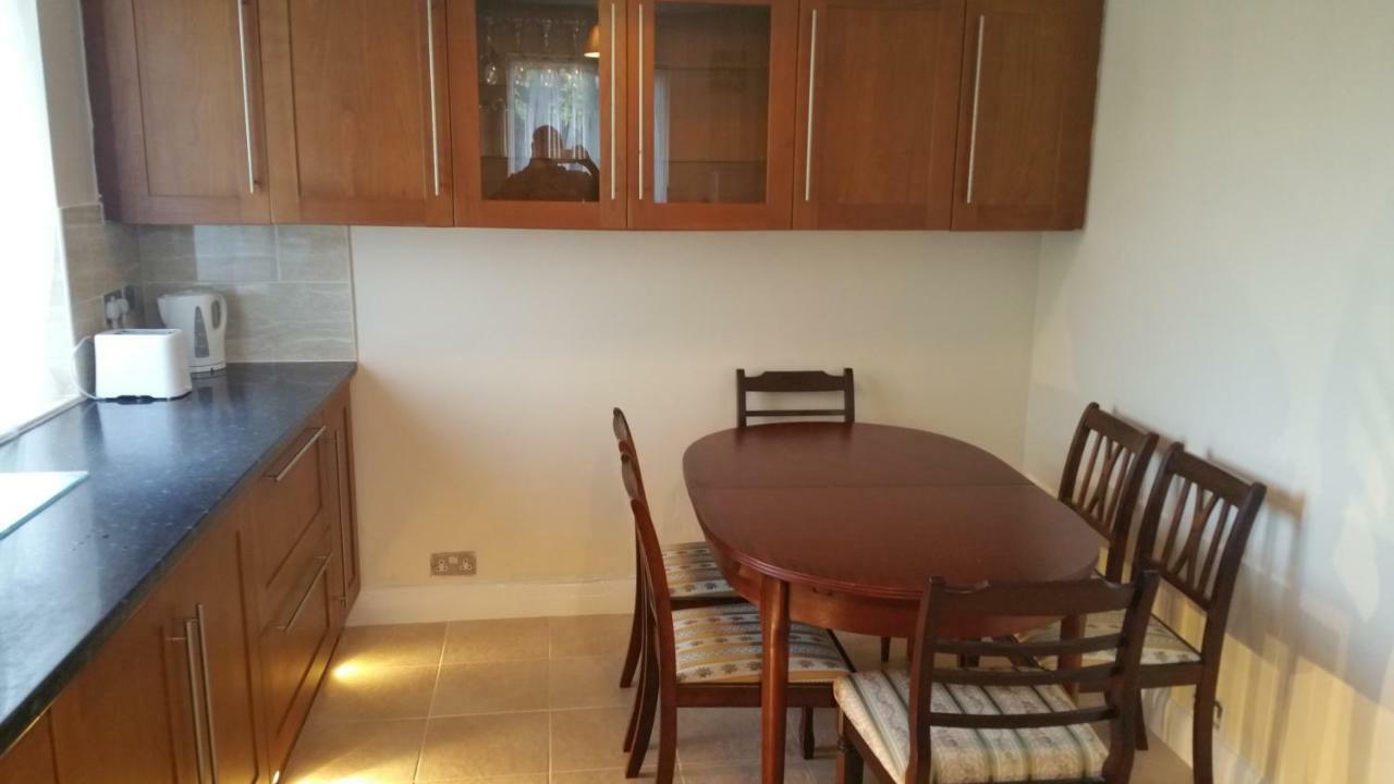 Elegant And Spacious 2 Bedroom Барнет Екстериор снимка
