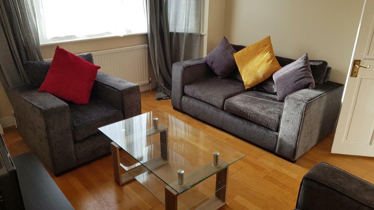Elegant And Spacious 2 Bedroom Барнет Екстериор снимка