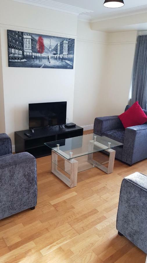 Elegant And Spacious 2 Bedroom Барнет Екстериор снимка