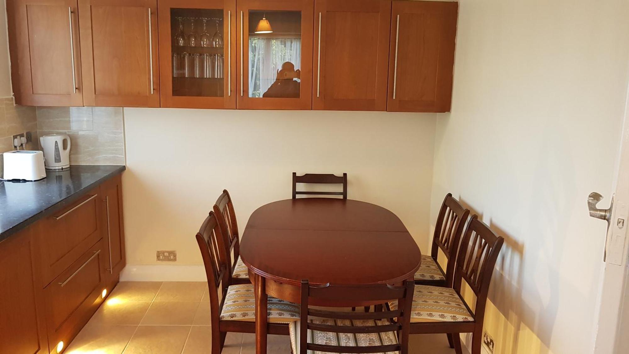 Elegant And Spacious 2 Bedroom Барнет Екстериор снимка