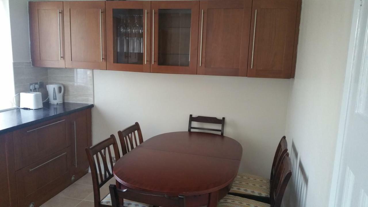 Elegant And Spacious 2 Bedroom Барнет Екстериор снимка