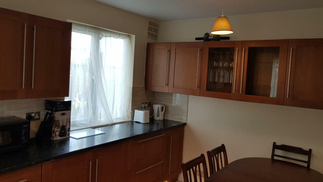 Elegant And Spacious 2 Bedroom Барнет Екстериор снимка